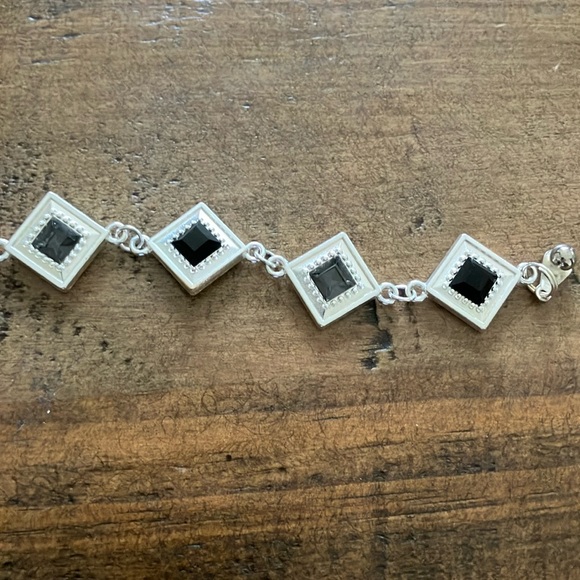 Teng Yue Vintage Black, Silver, and Gray Bracelet - Picture 2 of 6